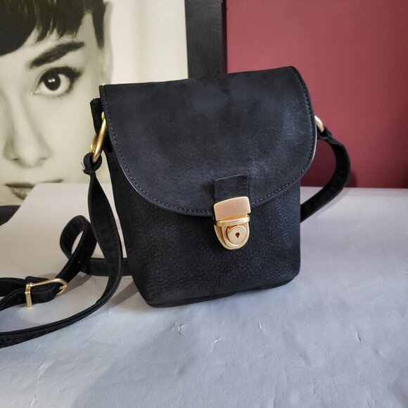 PARK AVENUE INT Handbags - VINTAGE PARK AVENUE INTERNATIONAL BLACK LEATHER SUEDE CROSSBODY BAG